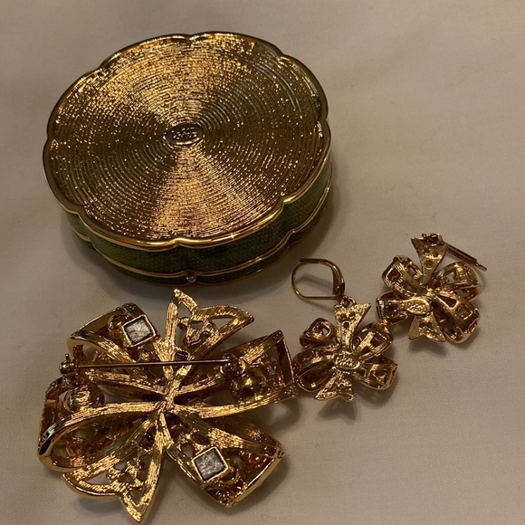 Joan Rivers Collector’s Edition Keepsake Box with Earrings, NWT - Picture 7 of 10